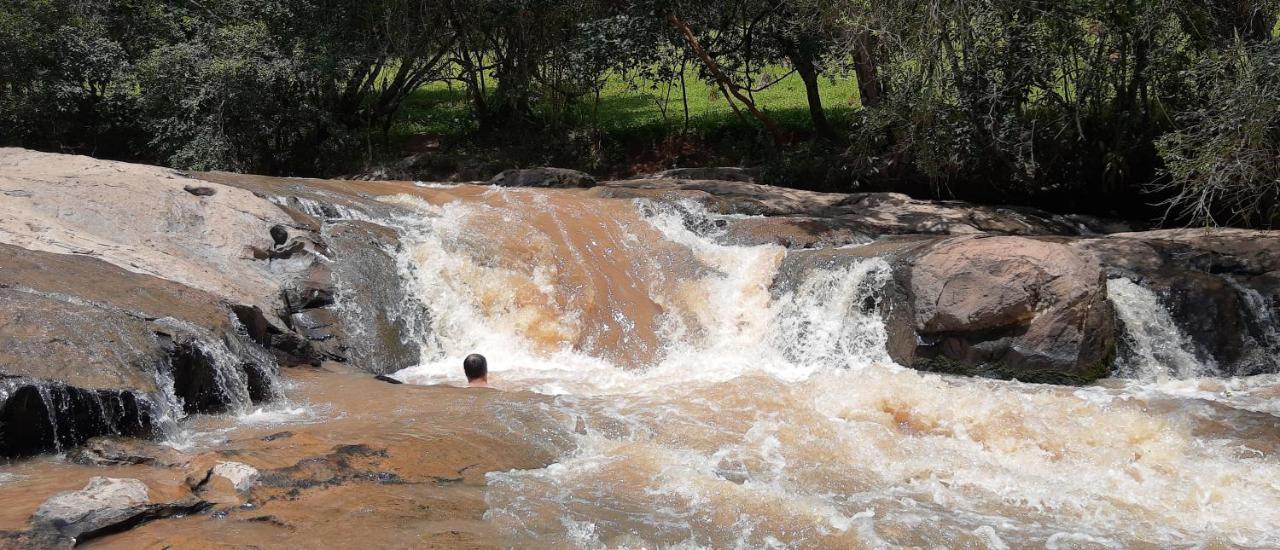 Casa em Bueno Brandão(MG) com Cachoeira Particular Exterior foto